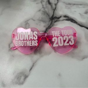 Jonas brothers sunglasses, Jonas brothers tour